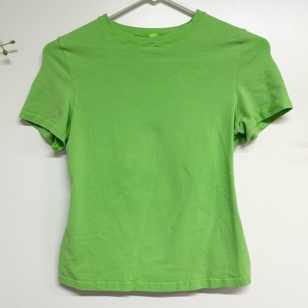 SKIMS Rare Short Sleeve Crop Tee in Neon Green - Picture 2 of 4